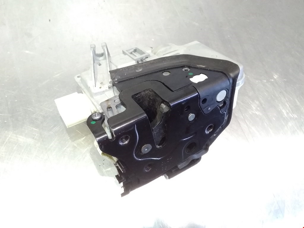 Замок двери передней правой VOLKSWAGEN Passat B7 2011-2015