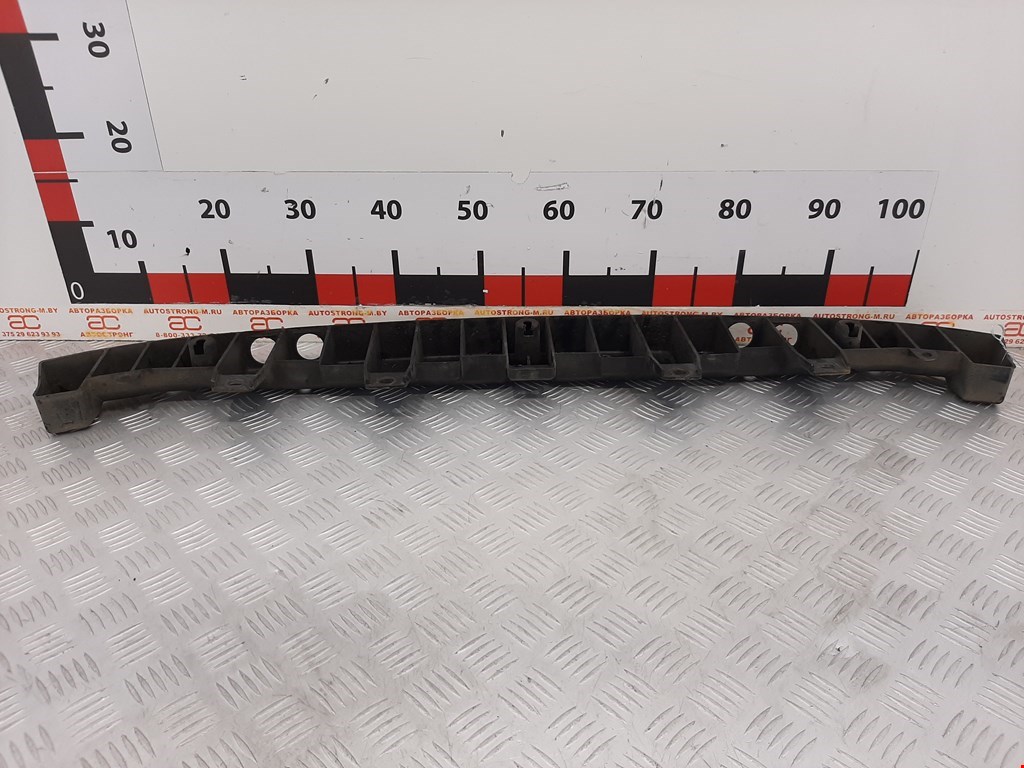 Кронштейн переднего бампера центральный SUBARU Outback 2003-2009