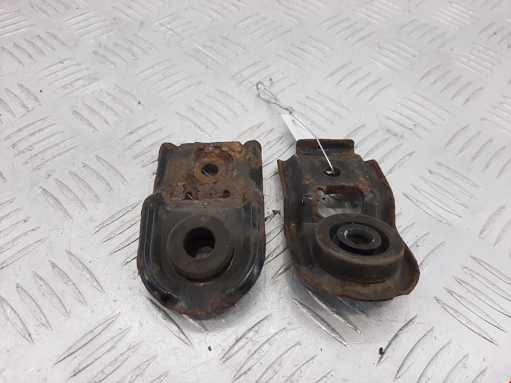 Кронштейн (крепление) радиатора SUBARU Outback 2003-2009