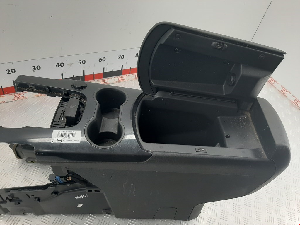 Подлокотник в салон PEUGEOT Partner 2008-2018