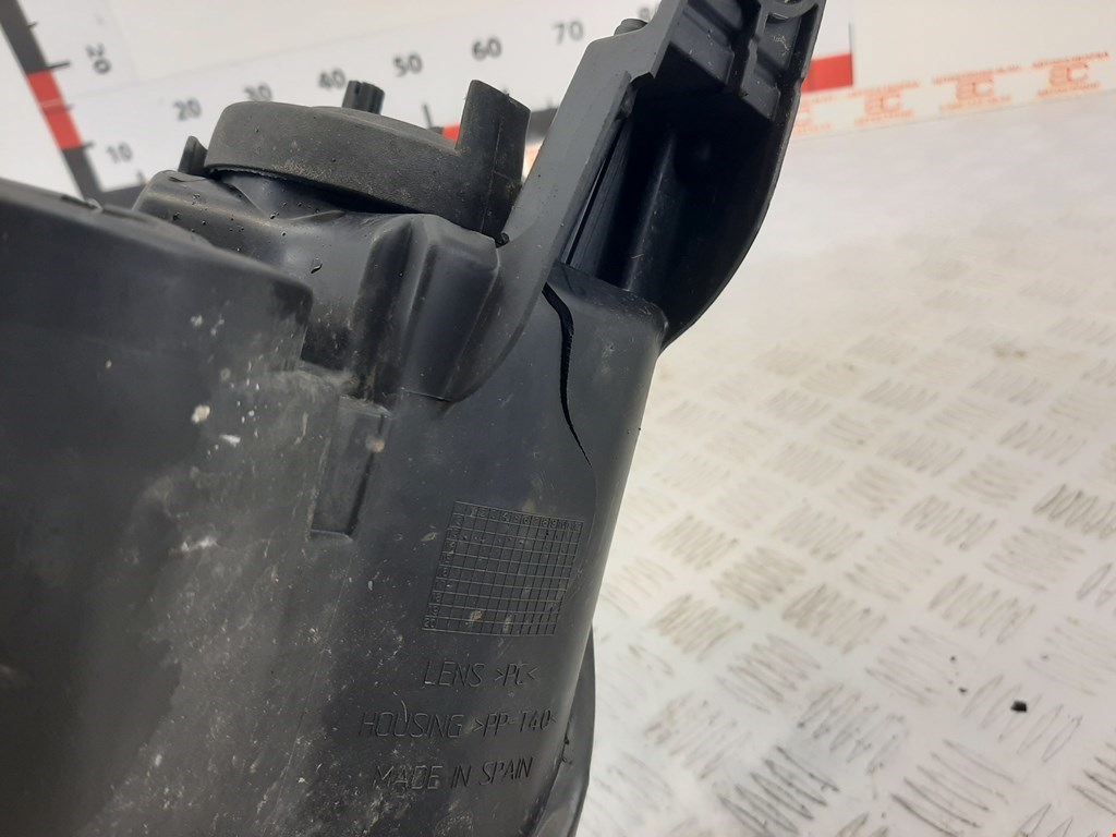 Фара правая SEAT Toledo 2012-2019