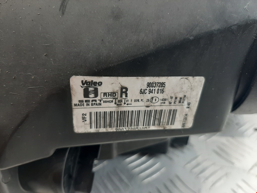 Фара правая SEAT Toledo 2012-2019