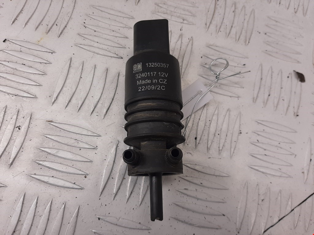 Насос (моторчик) омывателя Opel Insignia 1 (2008-2017)