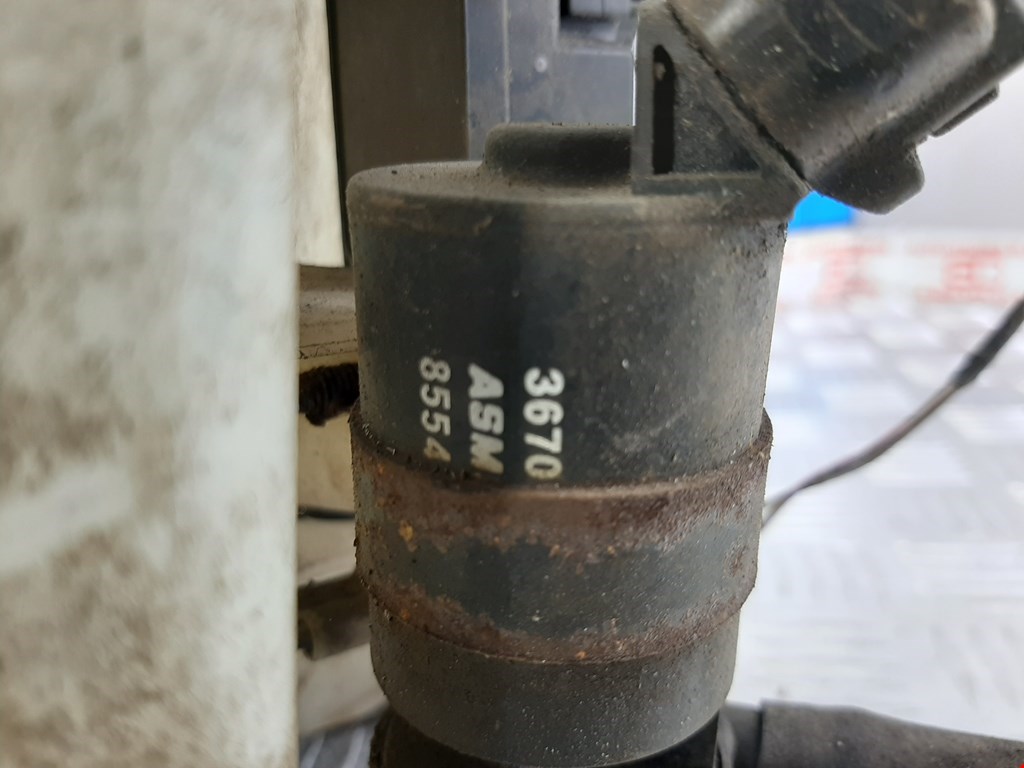 Бачок омывателя LEXUS LS UCF20 1997-2000