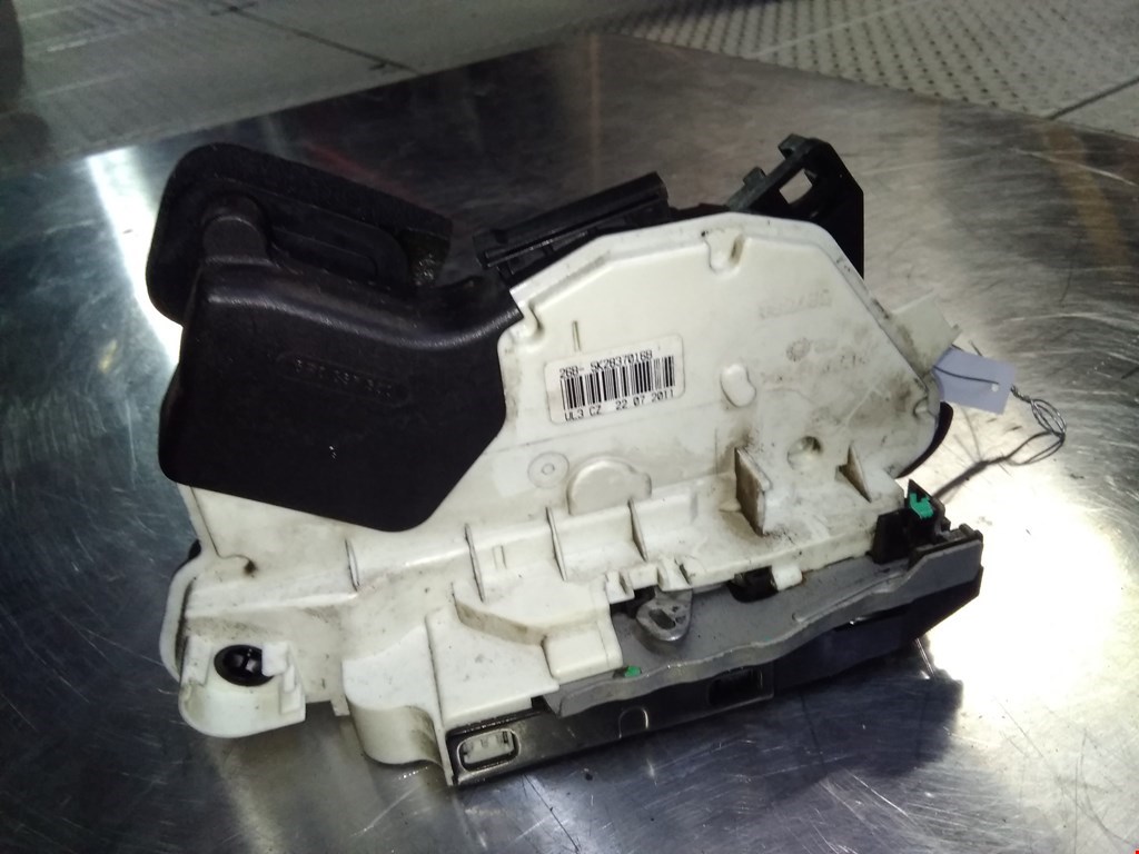 Замок двери передней правой VOLKSWAGEN Polo V HB 2009-2017