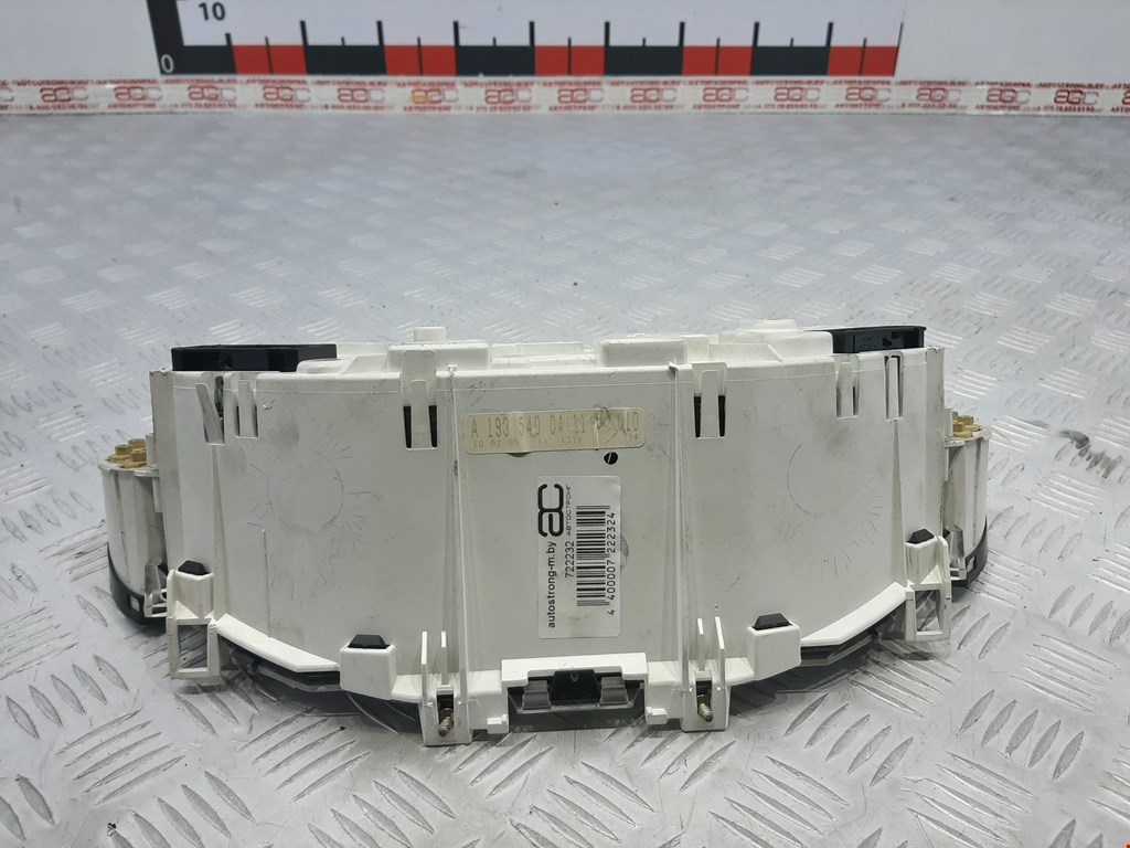 Панель приборов (щиток) CHRYSLER Crossfire 2003-2007