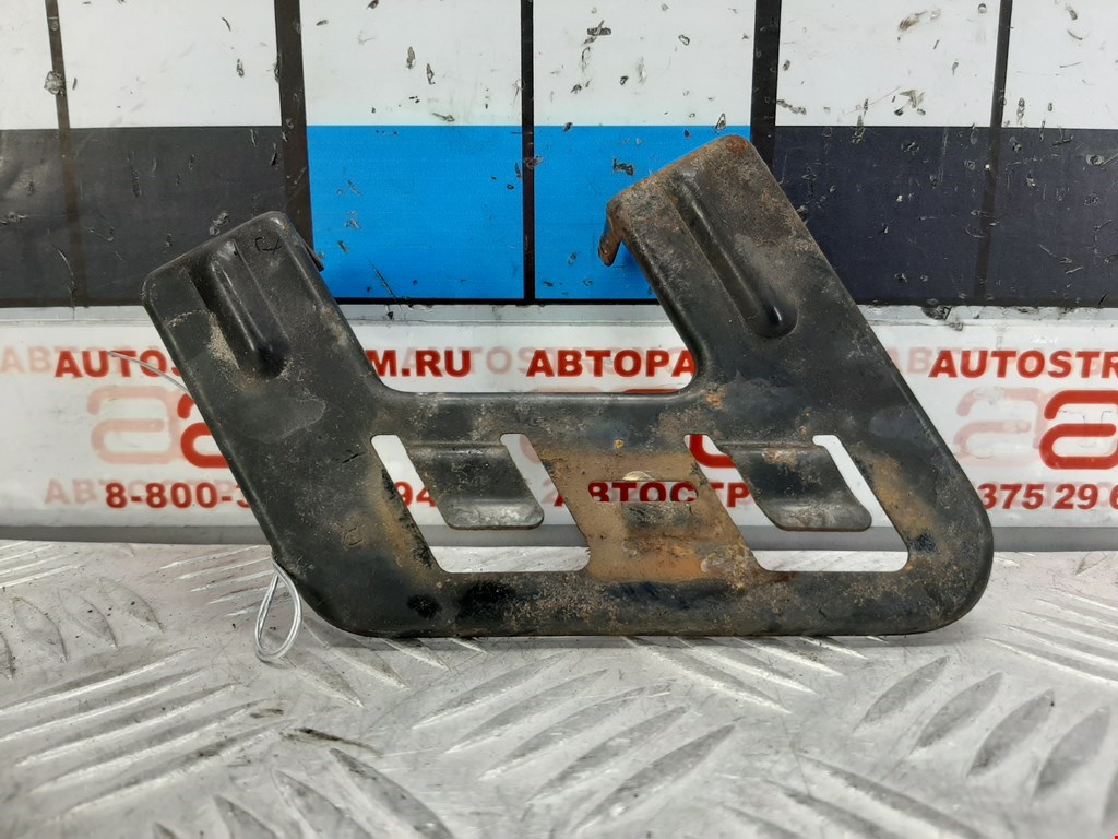 Кронштейн переднего бампера правый KIA Sportage II 2004-2010