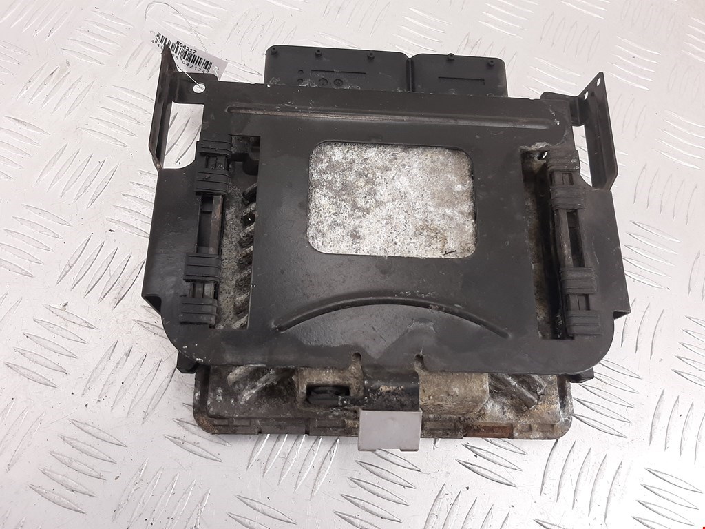 Блок управления двигателя (ЭБУ) VOLKSWAGEN Passat B6 2005-2011