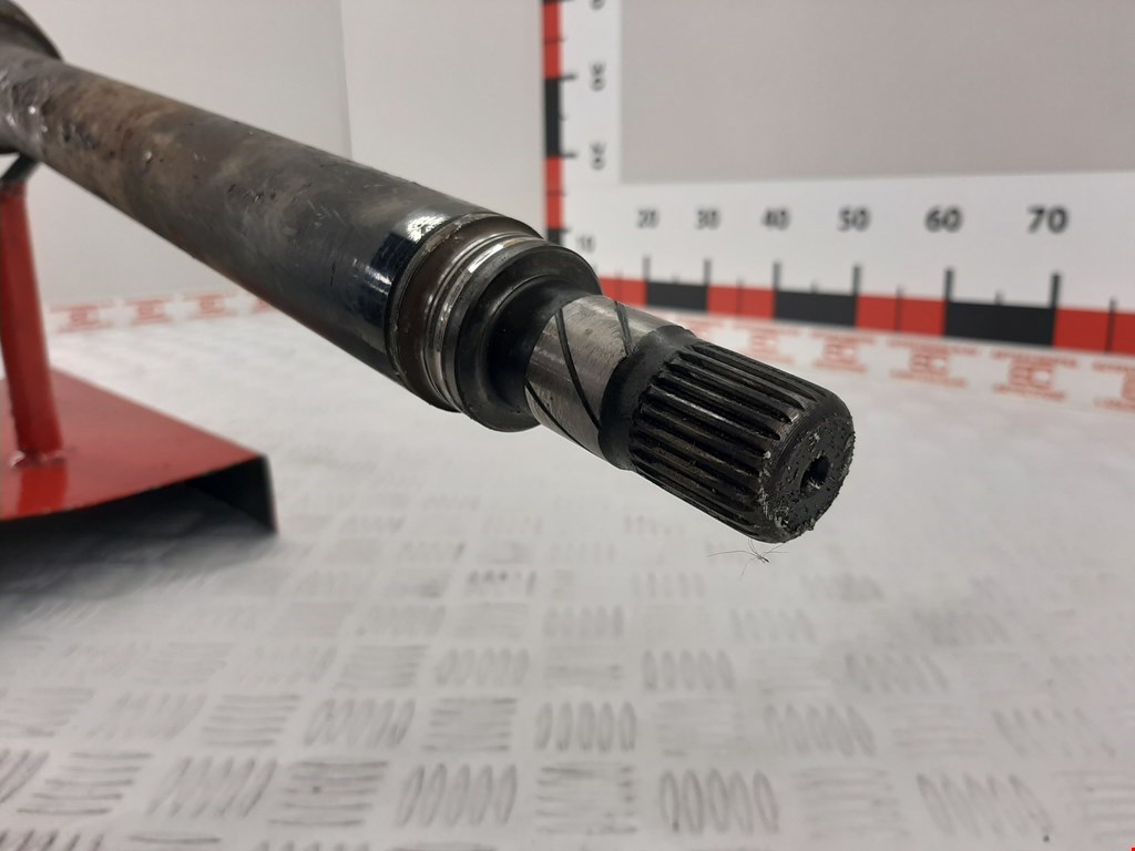 Полуось (привод, приводной вал) передняя правая VOLVO 850 R 1991-1997