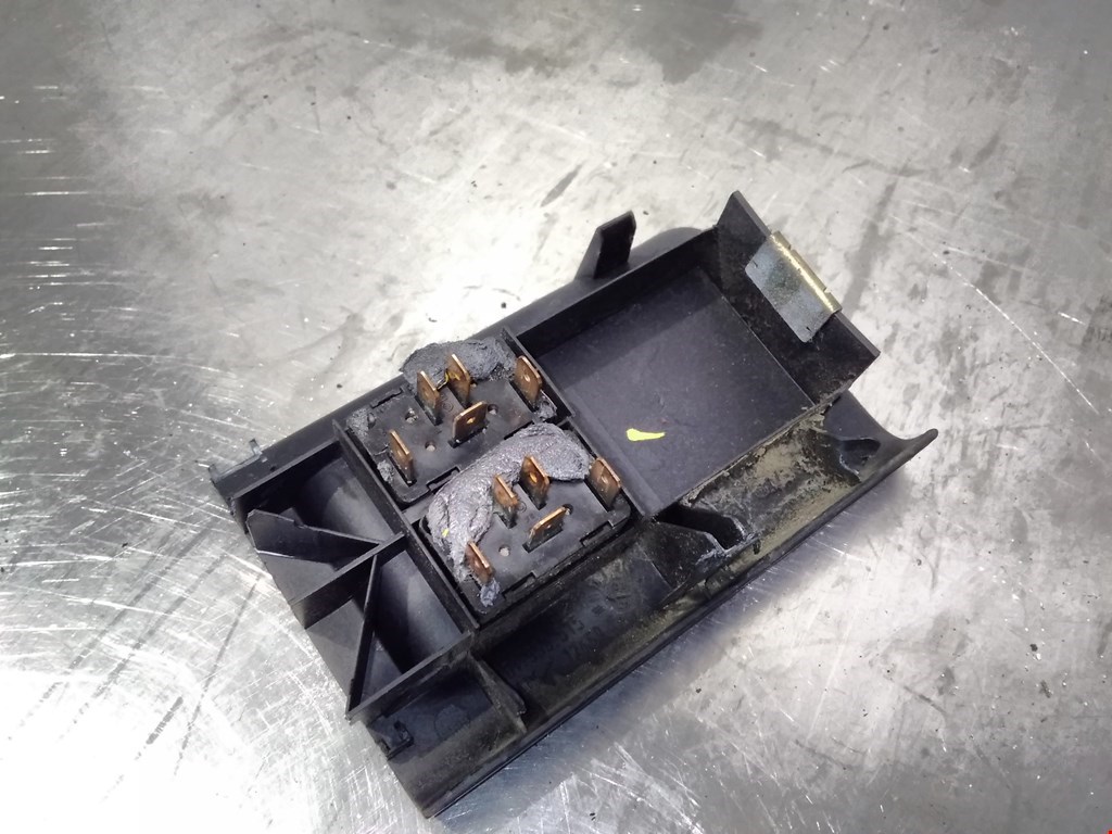 Блок управления стеклоподъемниками AUDI A4 B5 1995-2001