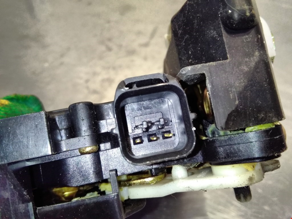 Замок двери задней левой MITSUBISHI Colt Z3 2003-2012