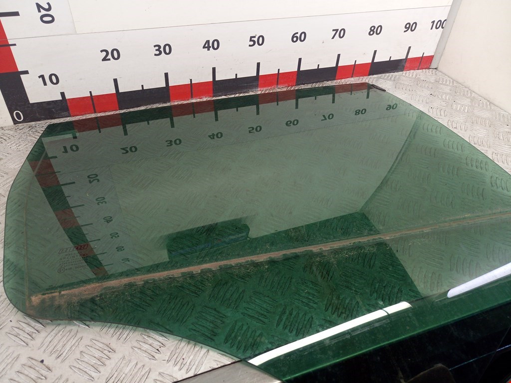 Стекло двери заднее правое FIAT Croma 2005-2010