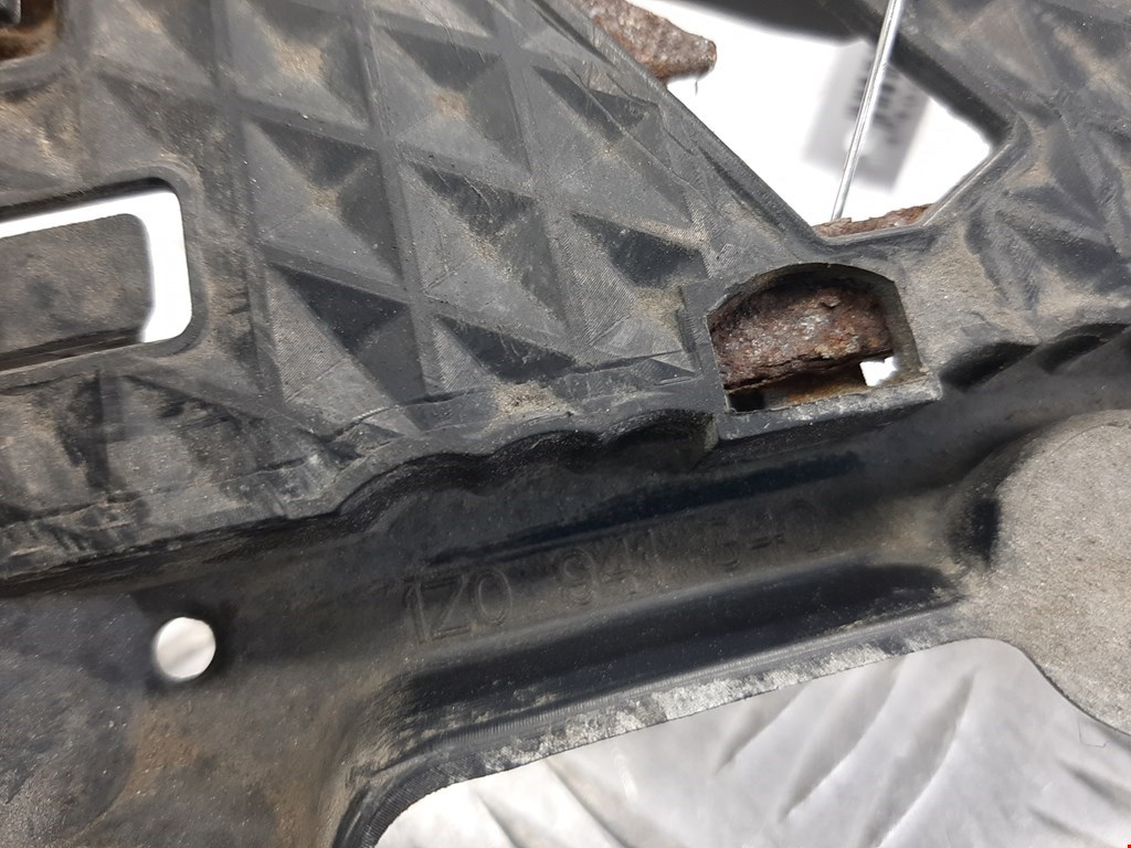 Кронштейн фары правый SKODA Octavia A5 1Z- 2004-2013