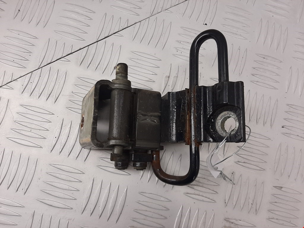 Петля двери задней правой Volkswagen Touareg 1 (2002-2010)