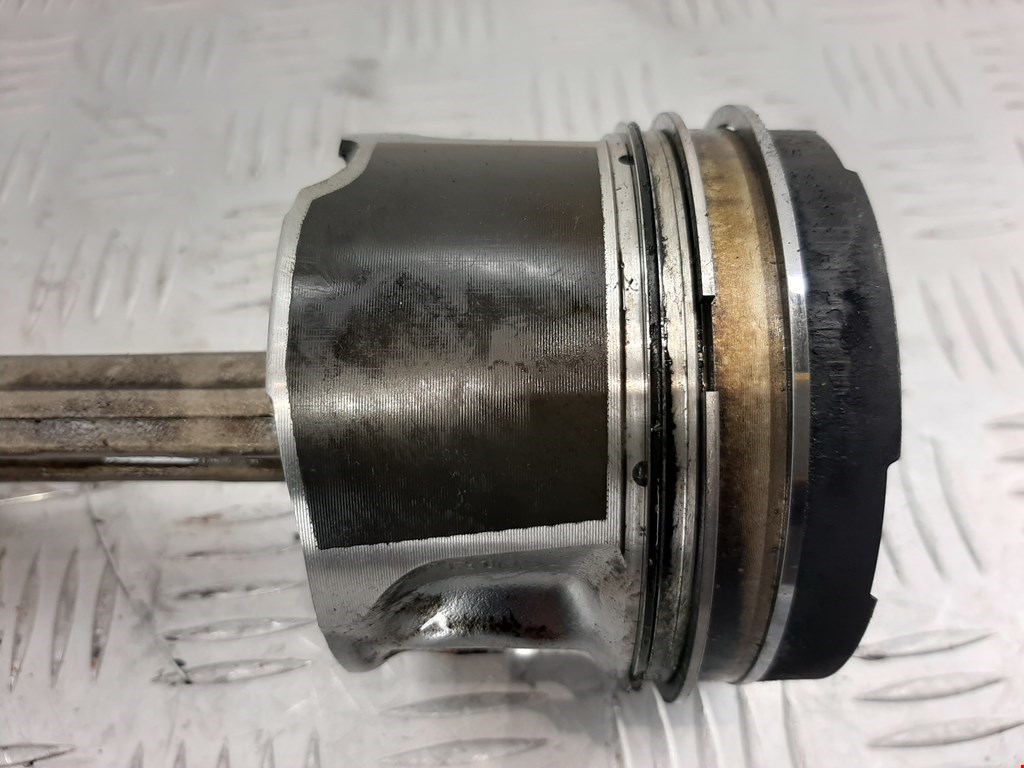 Поршень с шатуном TOYOTA Avensis 2003-2008