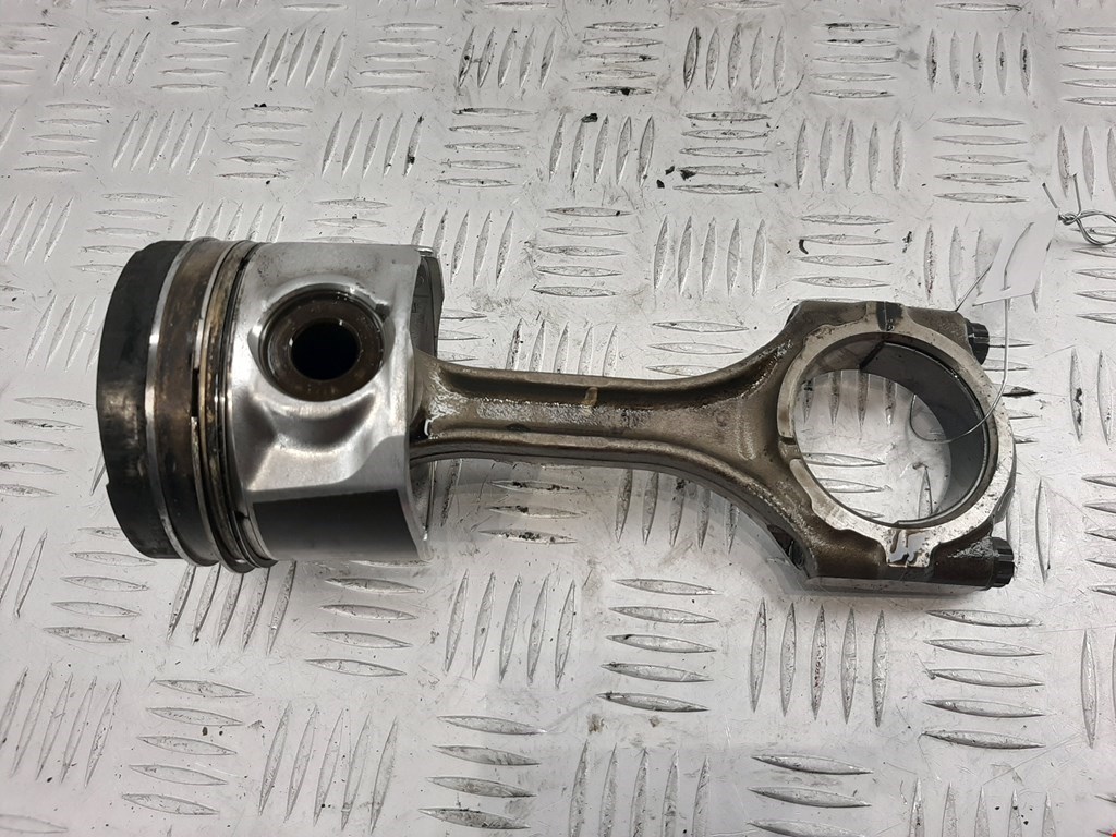 Поршень с шатуном TOYOTA Avensis 2003-2008