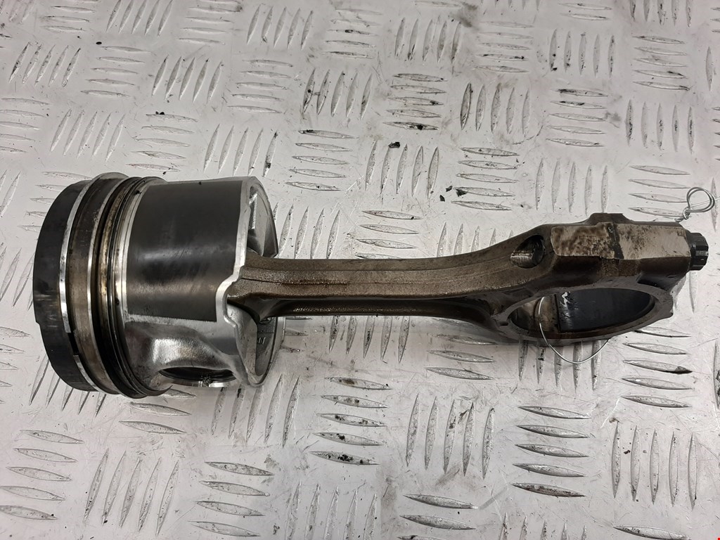 Поршень с шатуном TOYOTA Avensis 2003-2008