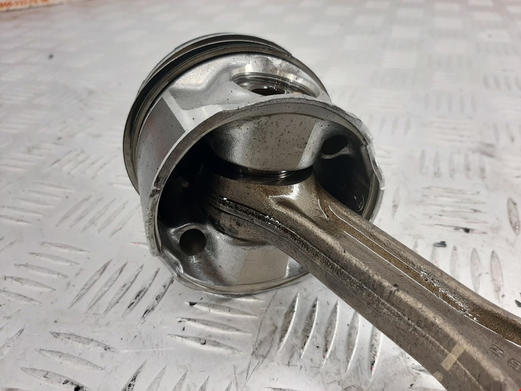 Поршень с шатуном TOYOTA Avensis 2003-2008