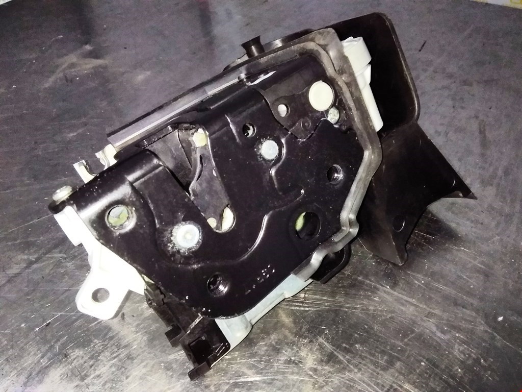 Замок двери передней правой AUDI A3 8V 2012-2020