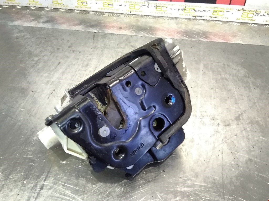 Замок двери передней правой SEAT Exeo 2008-2013