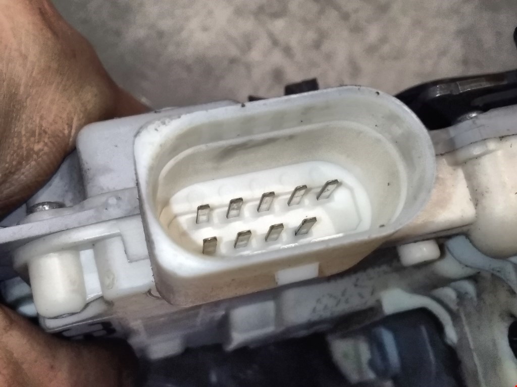 Замок двери передней правой SEAT Exeo 2008-2013