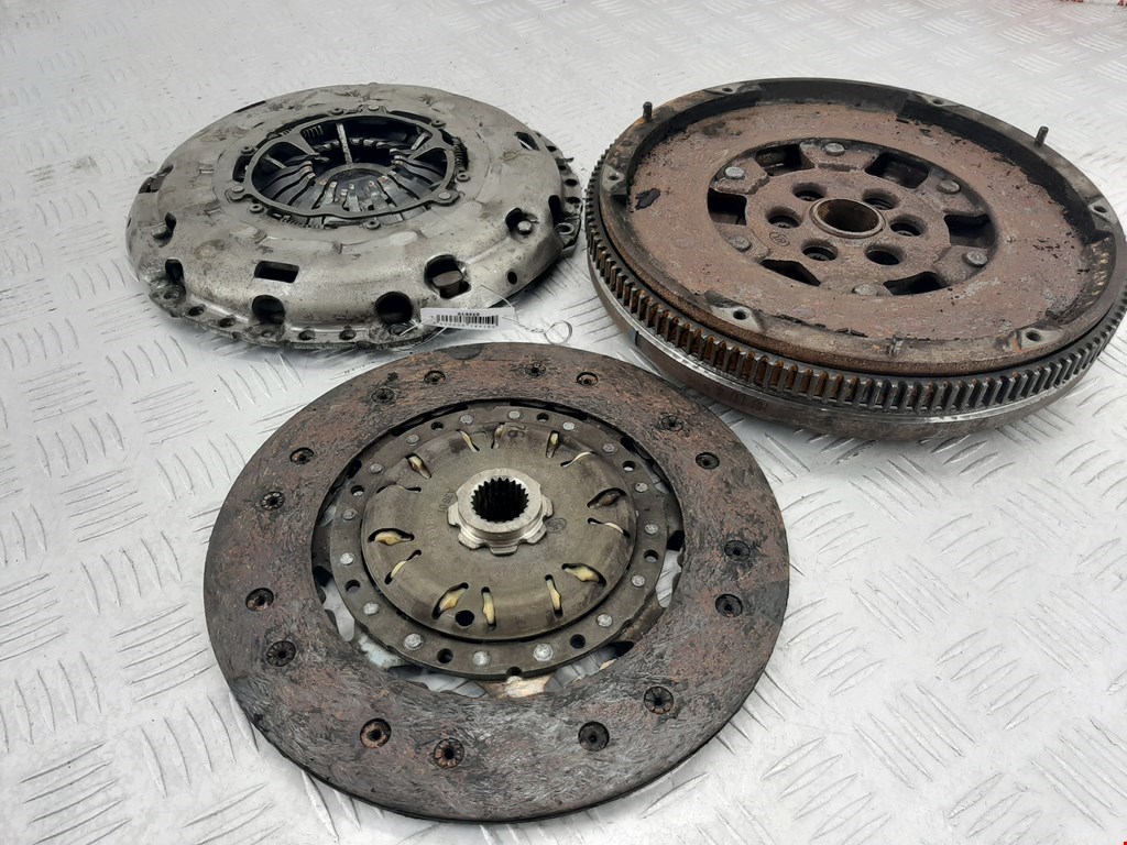 Маховик (демпфер сцепления) VOLKSWAGEN Golf V 2003-2009