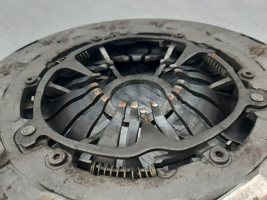 Маховик (демпфер сцепления) VOLKSWAGEN Golf V 2003-2009