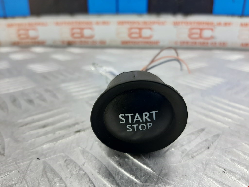 Кнопка старт-стоп (запуска двигателя) Renault Megane 2 (2002-2009)