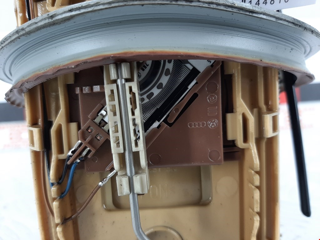 Насос топливный (электрический) VOLKSWAGEN Jetta V 2005-2011