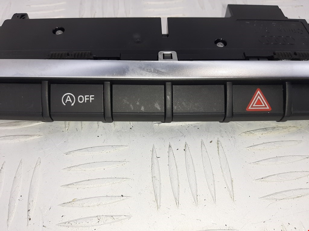 Кнопка аварийной сигнализации (аварийки) AUDI A3 8V 2012-2020