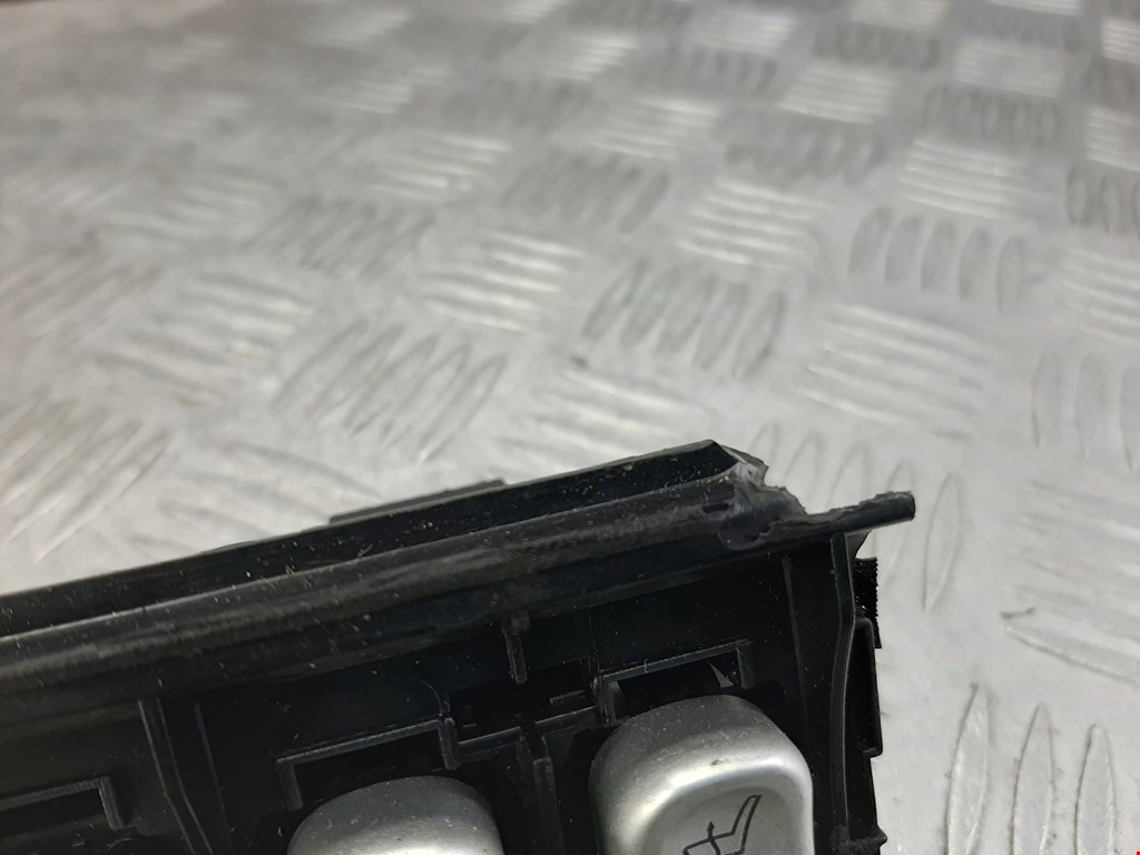 Кнопка аварийной сигнализации (аварийки) CHRYSLER Crossfire 2003-2007