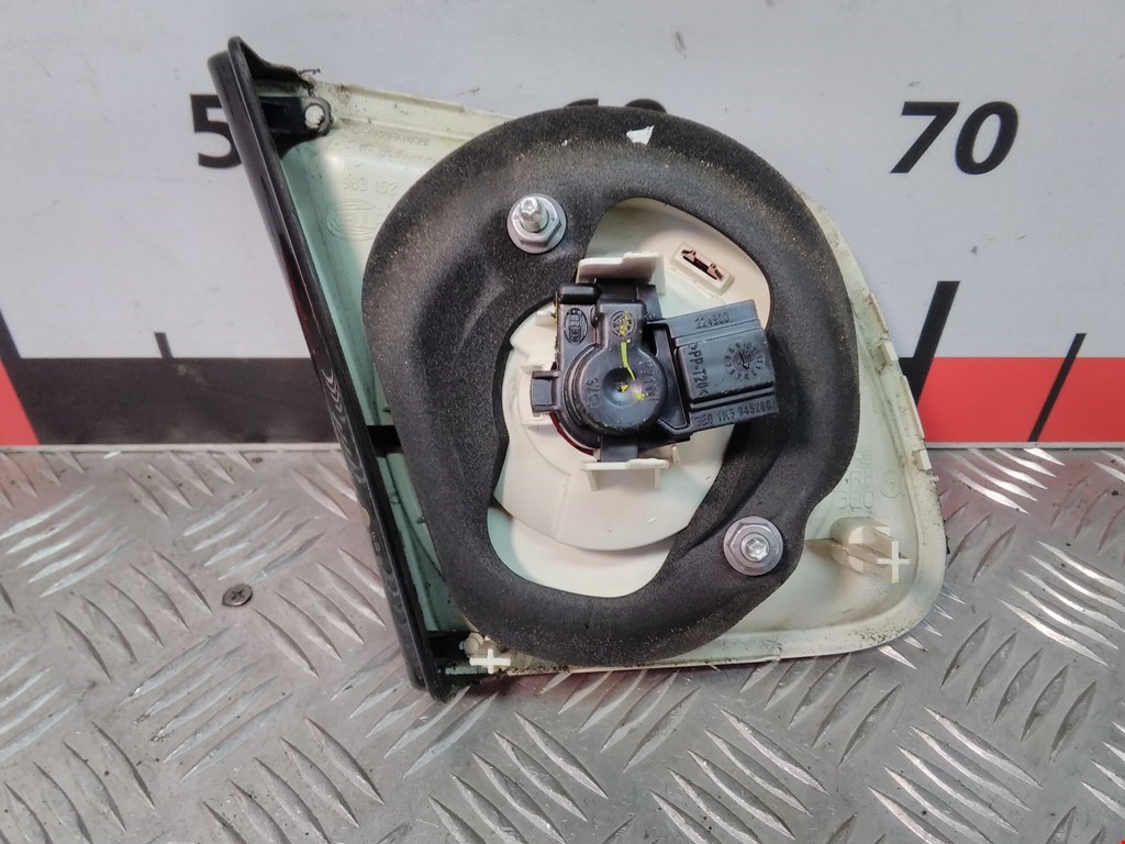 Фонарь задний внутренний правый VOLKSWAGEN Jetta V 2005-2011