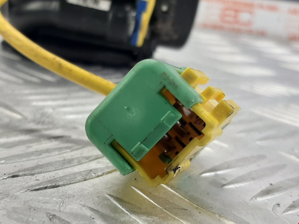 Ремень безопасности передний правый VOLKSWAGEN Touareg 2002-2010