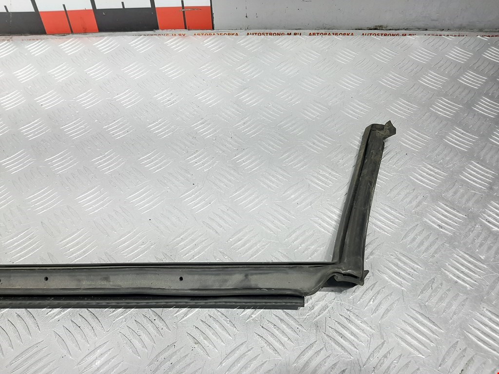 Уплотнитель двери CHRYSLER Crossfire 2003-2007