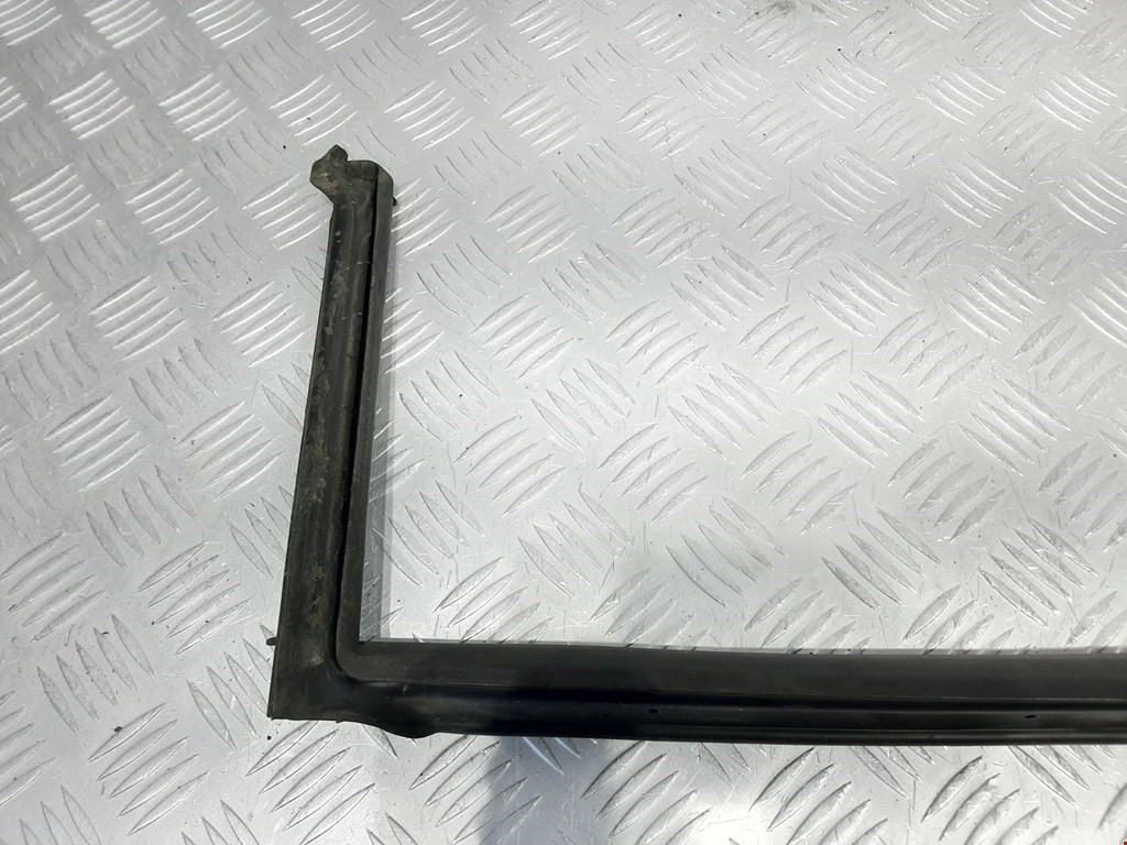 Уплотнитель двери CHRYSLER Crossfire 2003-2007