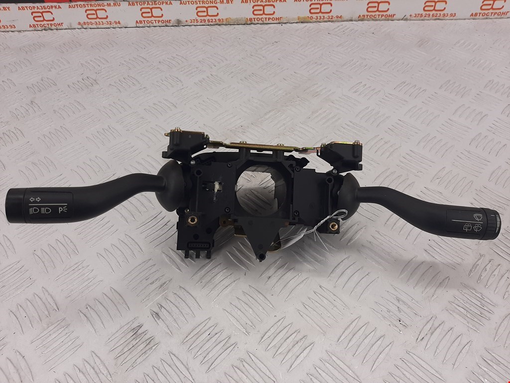 Переключатель поворотов и дворников (стрекоза) Volkswagen Touareg 1 (2002-2010)