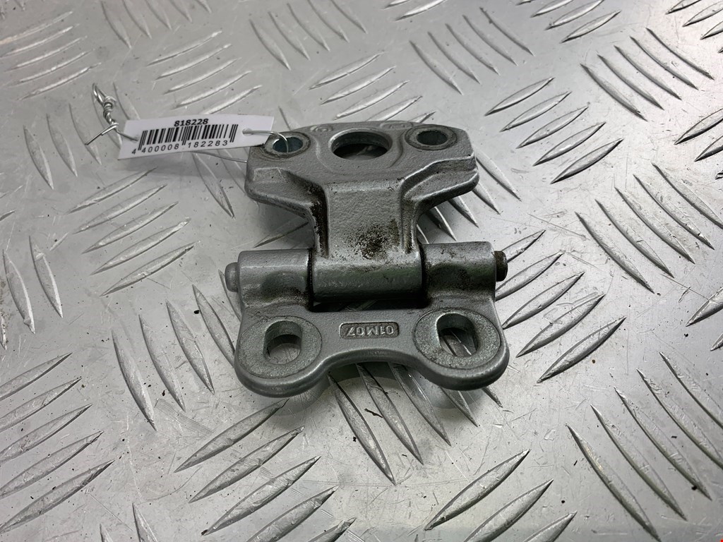 Петля двери передней левой Mercedes E-Class (W210) (1995-2003)