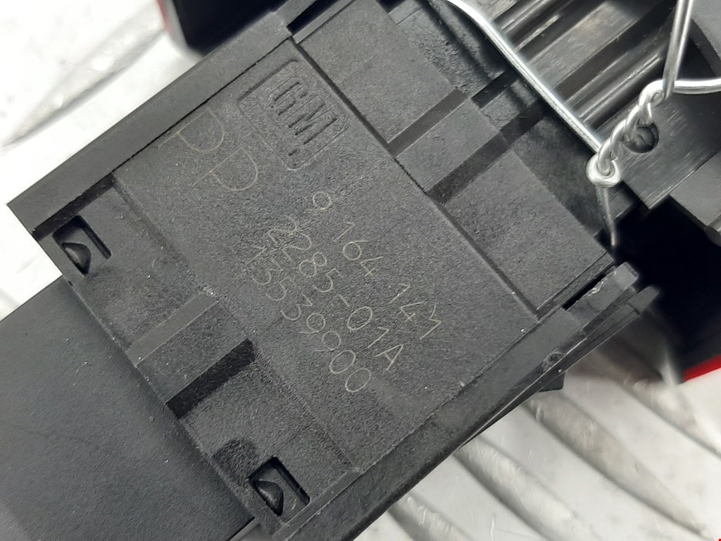 Кнопка аварийной сигнализации (аварийки) OPEL Corsa C 2000-2006