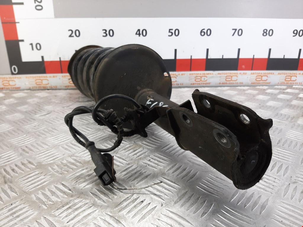 Амортизатор передний правый RENAULT Sandero 2009-2014