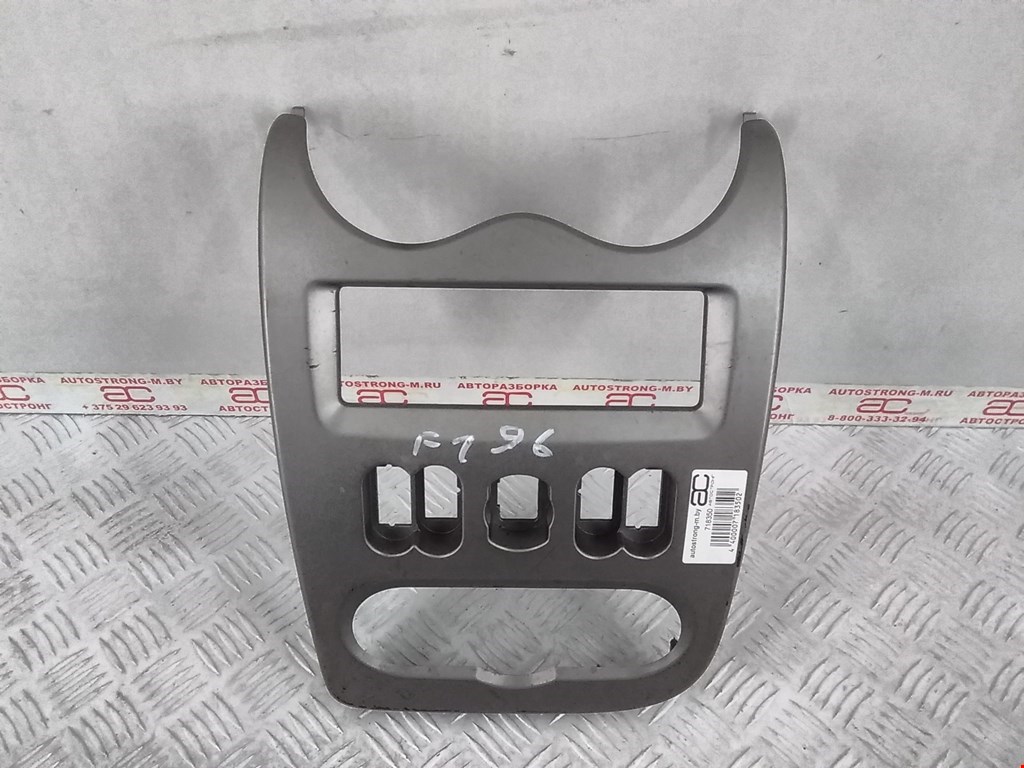 Рамка магнитолы RENAULT Sandero 2009-2014