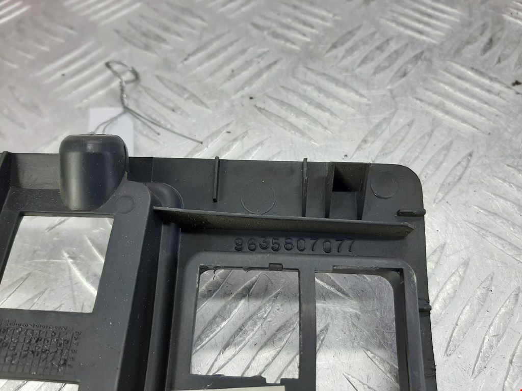 Накладка декоративная PEUGEOT Partner 1996-2009