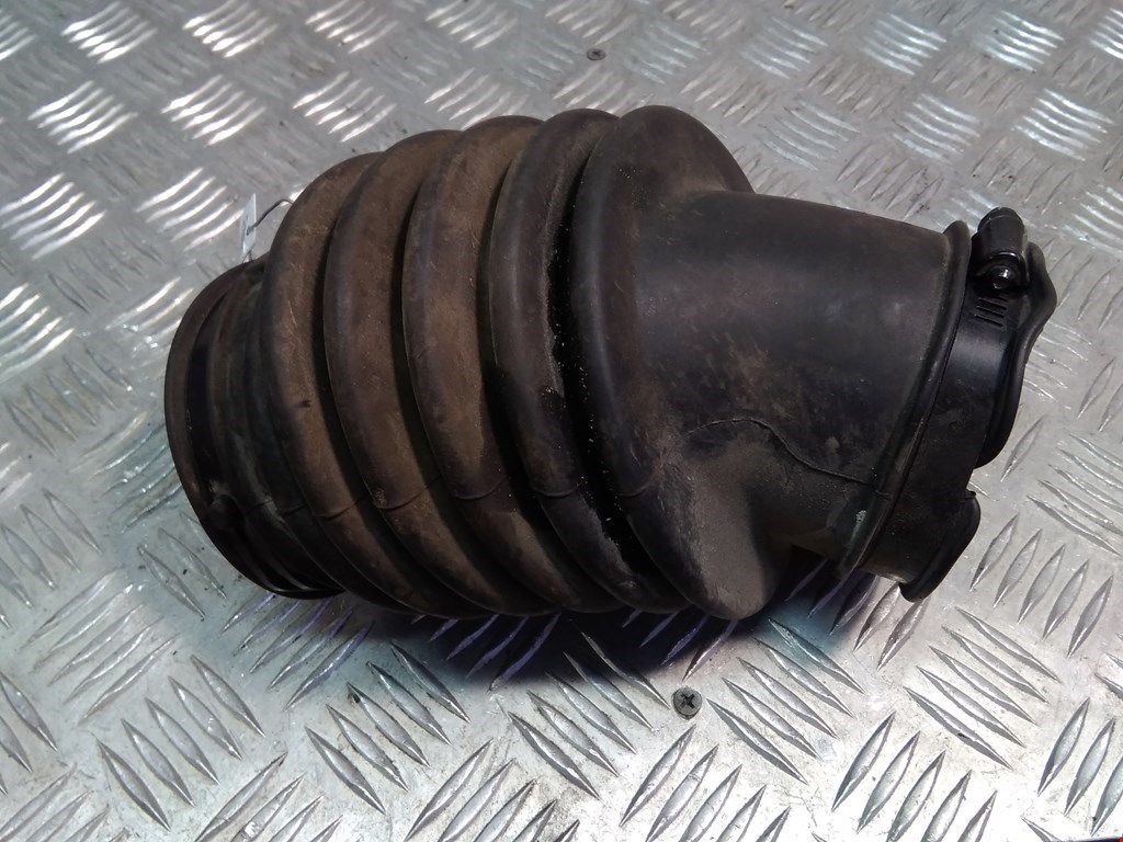 Патрубок воздушного фильтра CHRYSLER Voyager IV RG 2001-2007