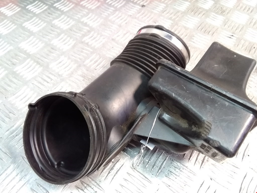 Патрубок воздушного фильтра BMW 3er E90/E91 2005-2012