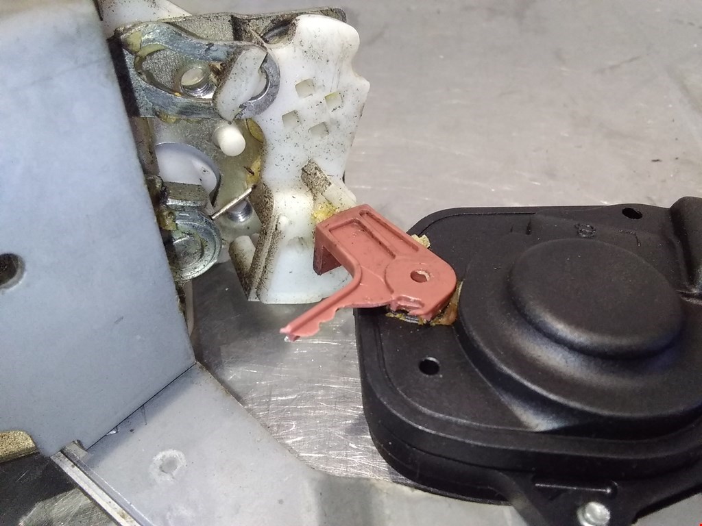 Замок двери задней левой TOYOTA Aygo AB10 2005-2014