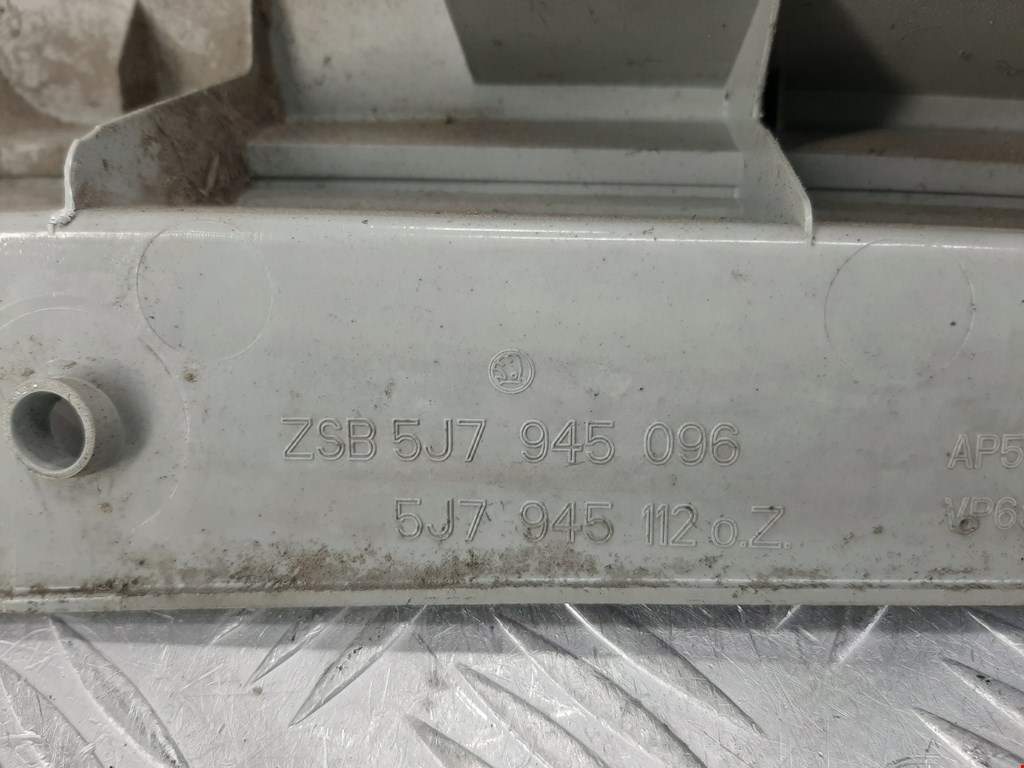 Фонарь задний правый SKODA Roomster 2006-2015