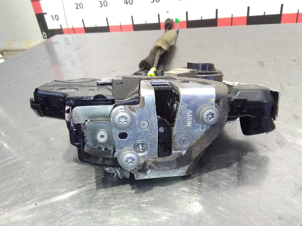 Замок двери передней правой LEXUS IS 2005-2013