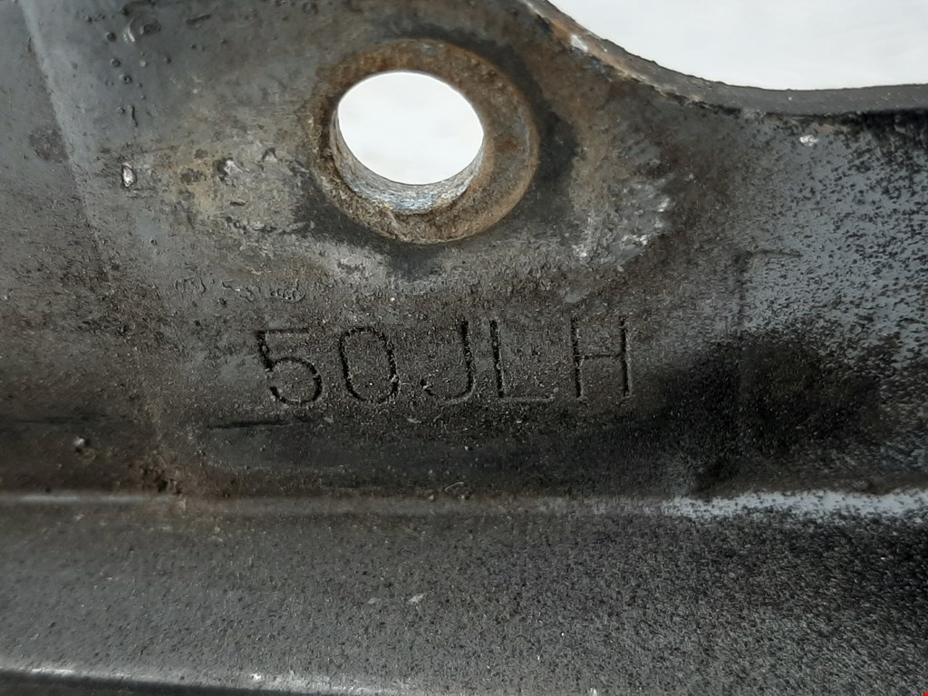 Петля капота левая/правая NISSAN Primera P10 1990-1996