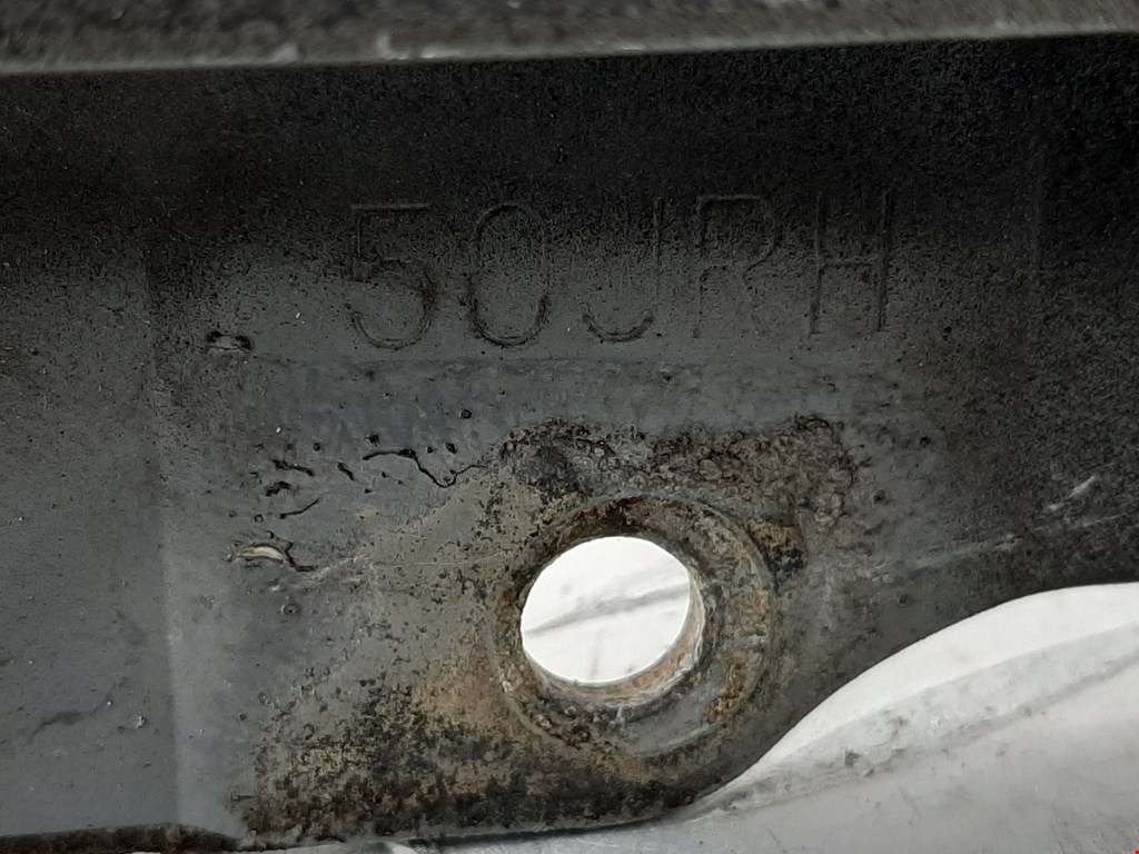 Петля капота левая/правая NISSAN Primera P10 1990-1996