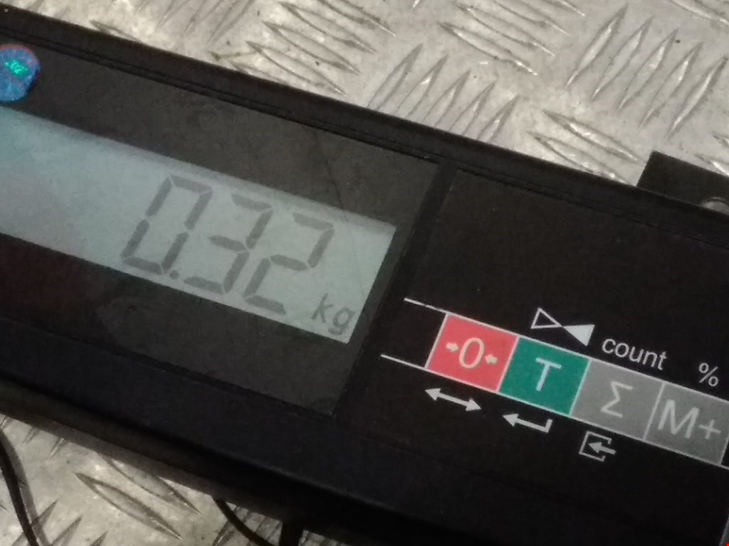 Петля капота левая/правая NISSAN Primera P10 1990-1996