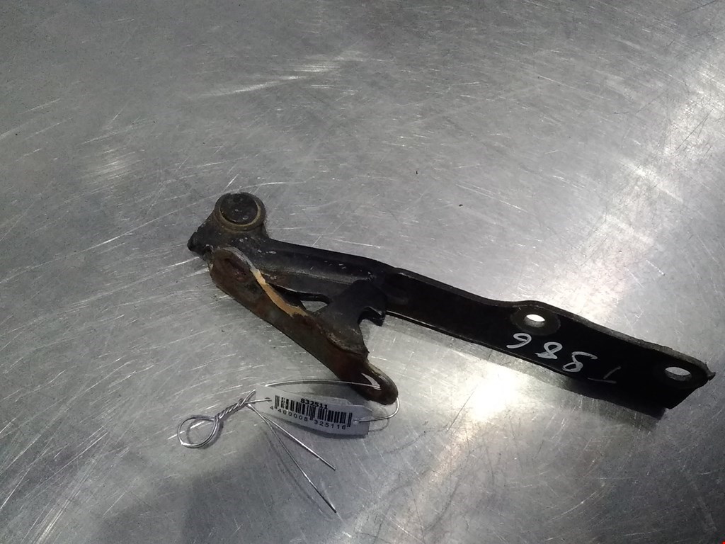 Петля капота левая/правая NISSAN Primera P10 1990-1996